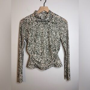 Women’s ASTR the Label blouse w/side ruching, geometric pattern&neck cutout sz M